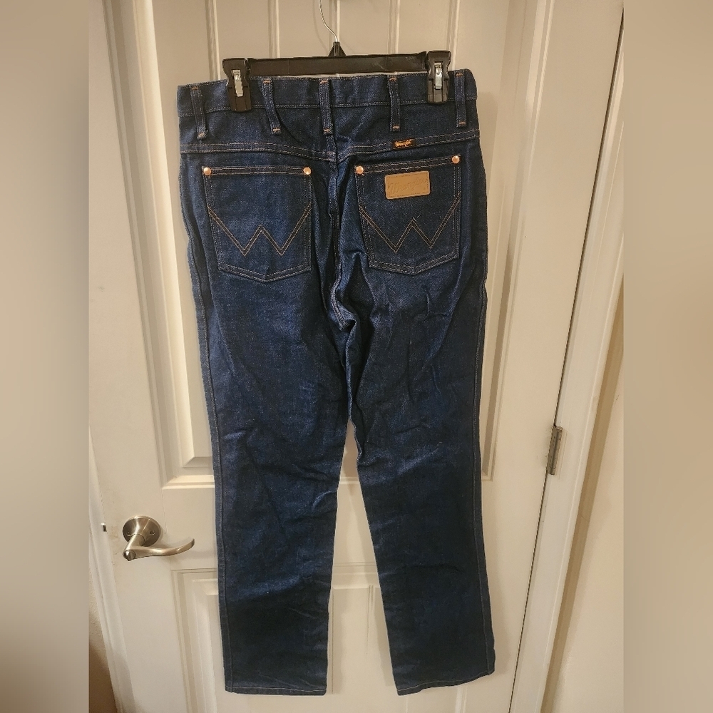 Wrangler  Dark Wash Straight Leg Jeans 32x32 - Picture 2 of 3